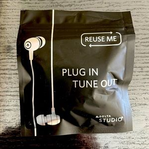 Reuasable headphones. NIB. Bundle & save!